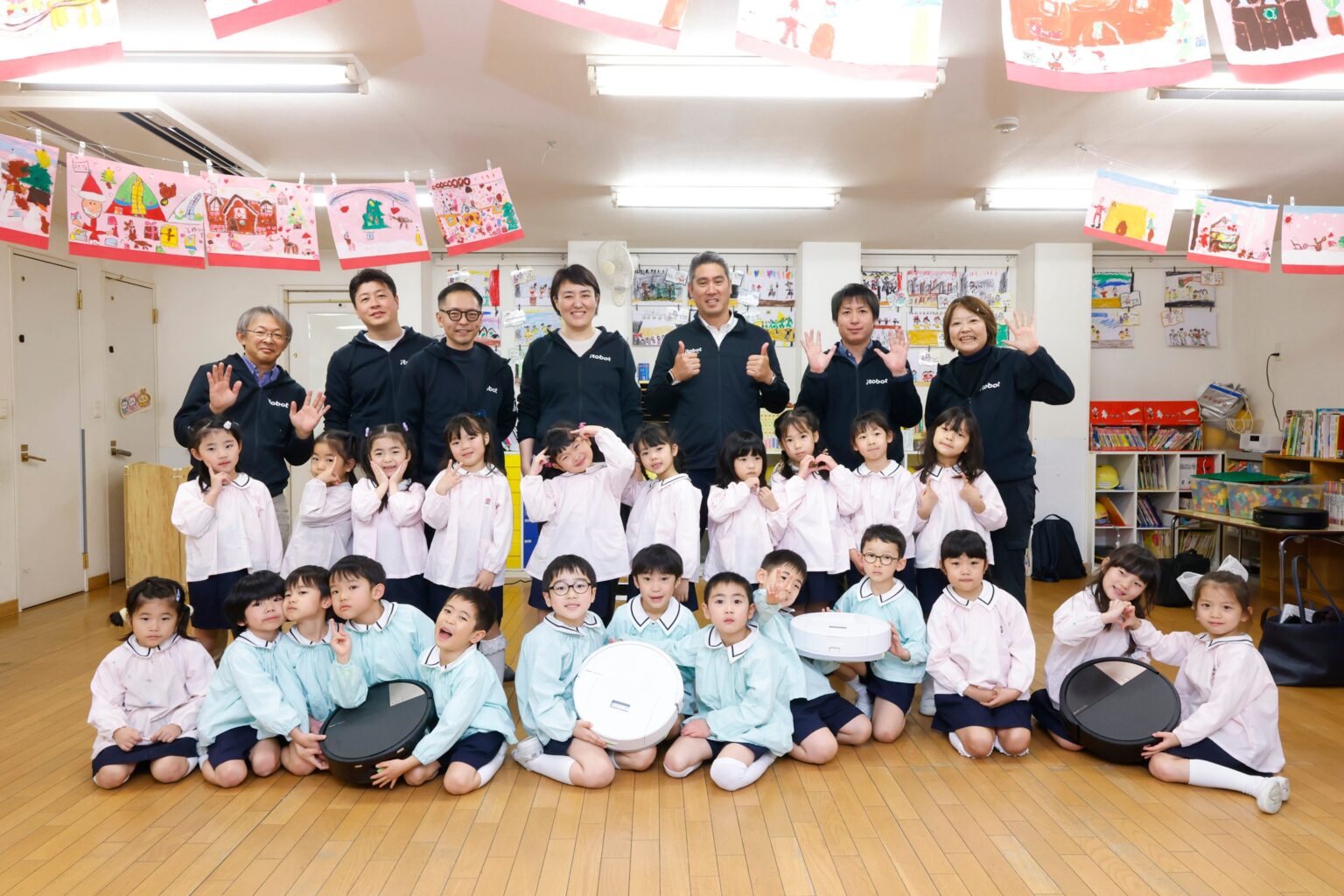 ルンバが保育園の年末大掃除を初支援、園児23人と教室を清掃