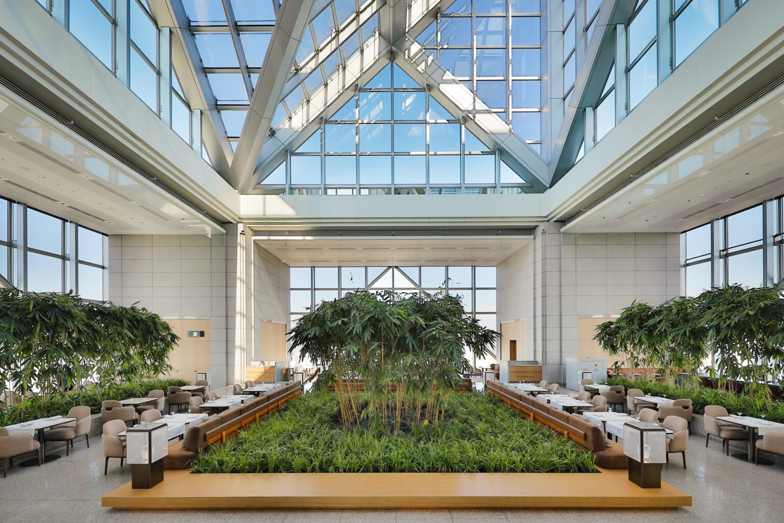 パーク ハイアット 東京、19カ月ぶり営業再開 全171室を刷新し設備も「ほぼ新築」に