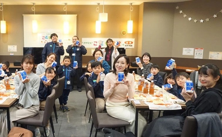ファミマこども食堂で酪農VR体験 冬休みの生乳消費拡大へ全国展開