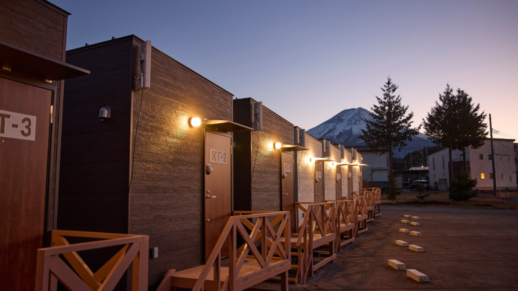 富士急ハイランド近くにトレーラーハウスホテル「Solana Smart INN富士河口湖」12月20日開業、全10棟