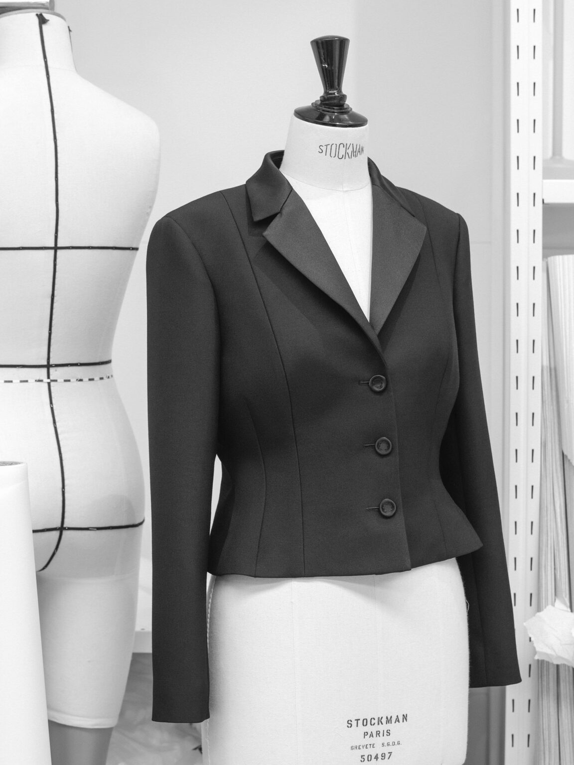 ジェニファー・ローレンス、ゴッサム賞でブラックの2ピース ディオールのサヴォワールフェールが映える