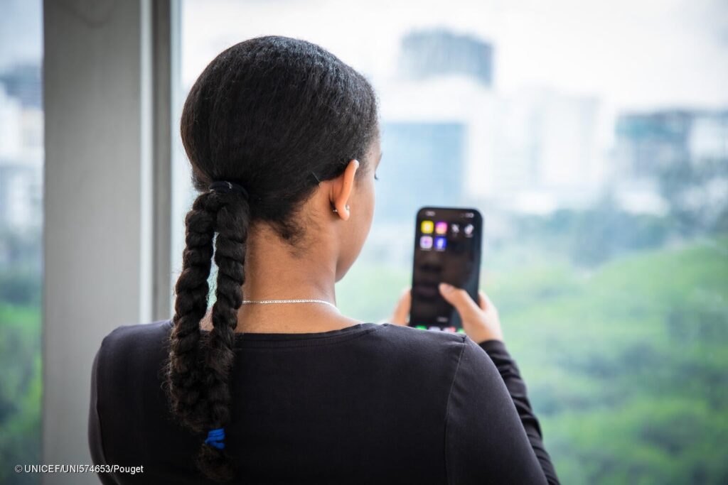 ユニセフ「年齢制限だけでは不十分」 子ども向けSNS禁止に懸念、安全設計の義務化求める