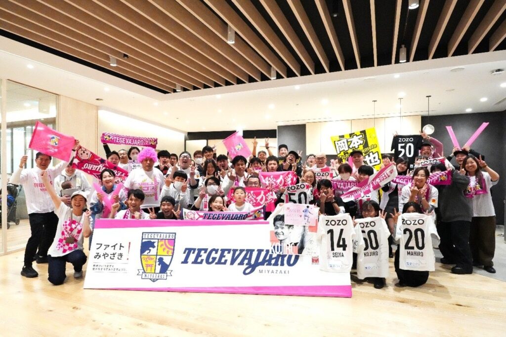テゲバジャーロ宮崎が初のJ2昇格、決勝は4-0 いちご本社でPVに約50人