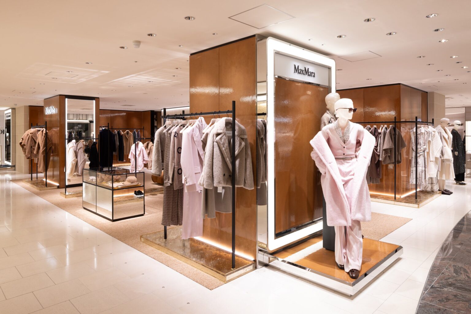 マックスマーラ伊勢丹新宿店が12月17日改装、アトリエなど最高級ラインを拡充