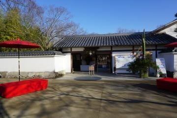 姫路・好古園で迎春飾り展示、元日から暦を先着500人に配布 年末年始は12月29・30日休園