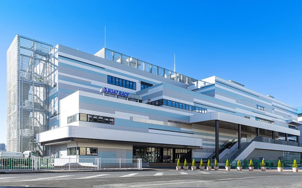 ボートレース平和島の新スタンド棟Ⅰ期が運用開始、延床8,257㎡で観戦席やフードホールを拡充