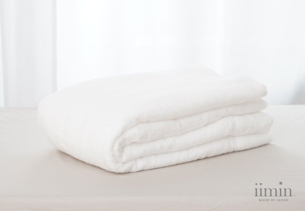 今治タオルの“もこもこ加工”で冬のヒンヤリ感を抑制 まくら社がタオル毛布