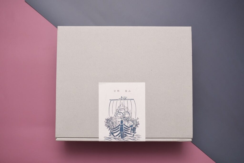 京都・嵐山のプリン専門店「福七」、七福神7種入りセット「宝船」を1月1日から期間限定販売