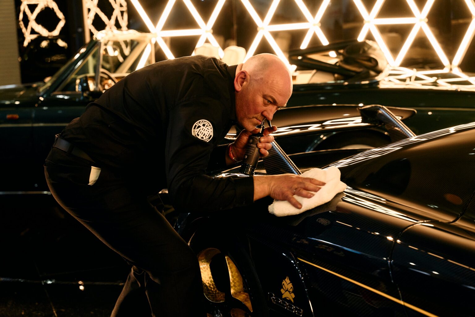 KAMIKAZE COLLECTION、東京オートサロン2026で海外ディストリビューターが研磨・コーティングを実演