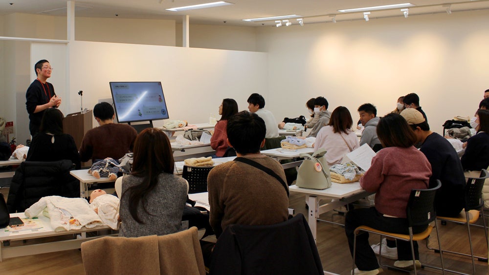 アカチャンホンポ、妊娠期向け「プレママ・プレパパスクール」全国で継続開催へ