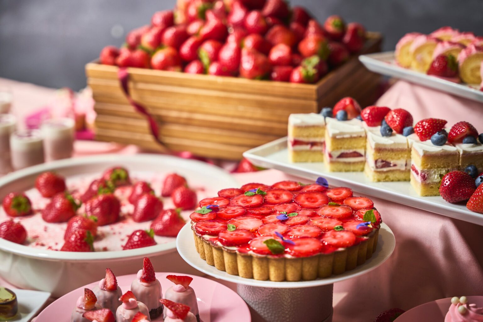 センタラグランドホテル大阪、あまおう食べ放題の苺フェア 26年1月6日から3月末まで