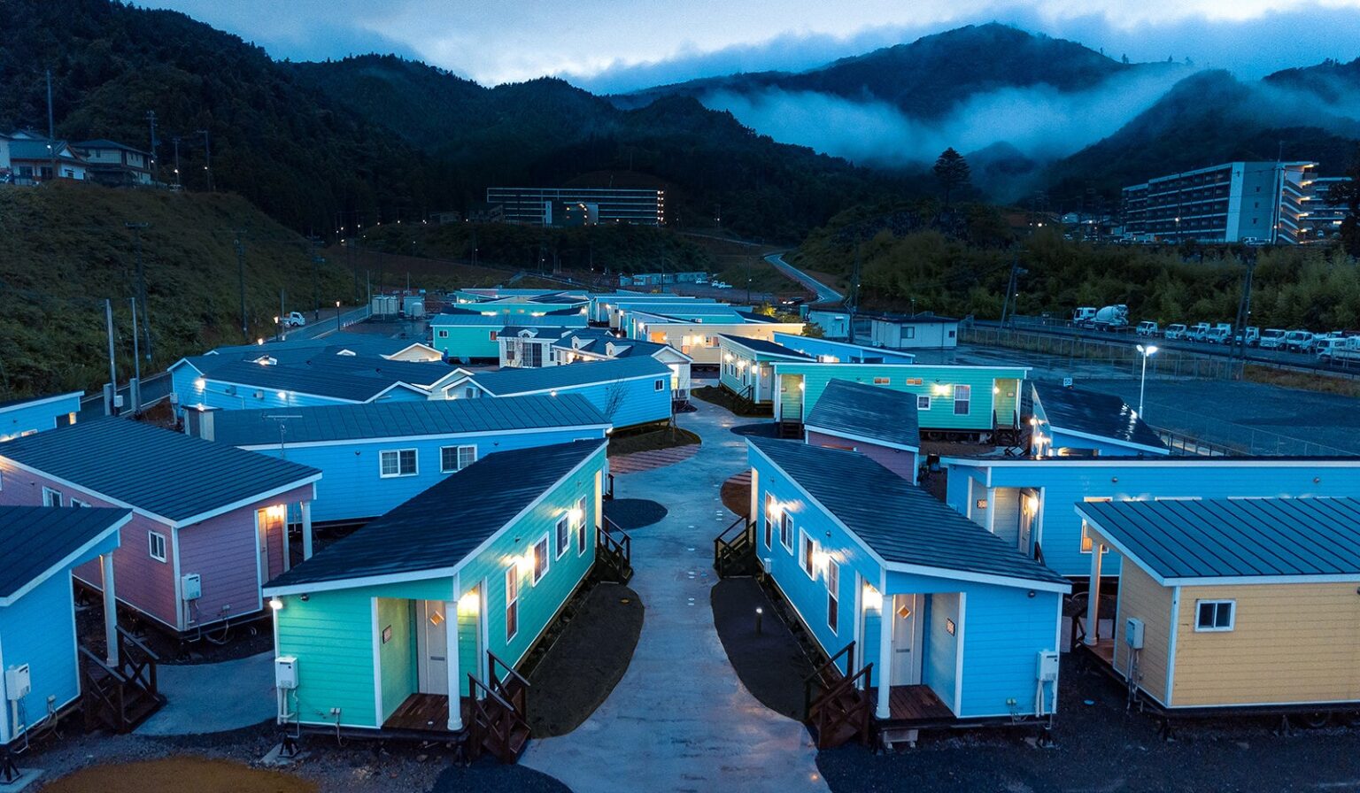 宮城・女川の「ホテル・エルファロ」、国産トレーラーハウス40台・63室で日本記録認定