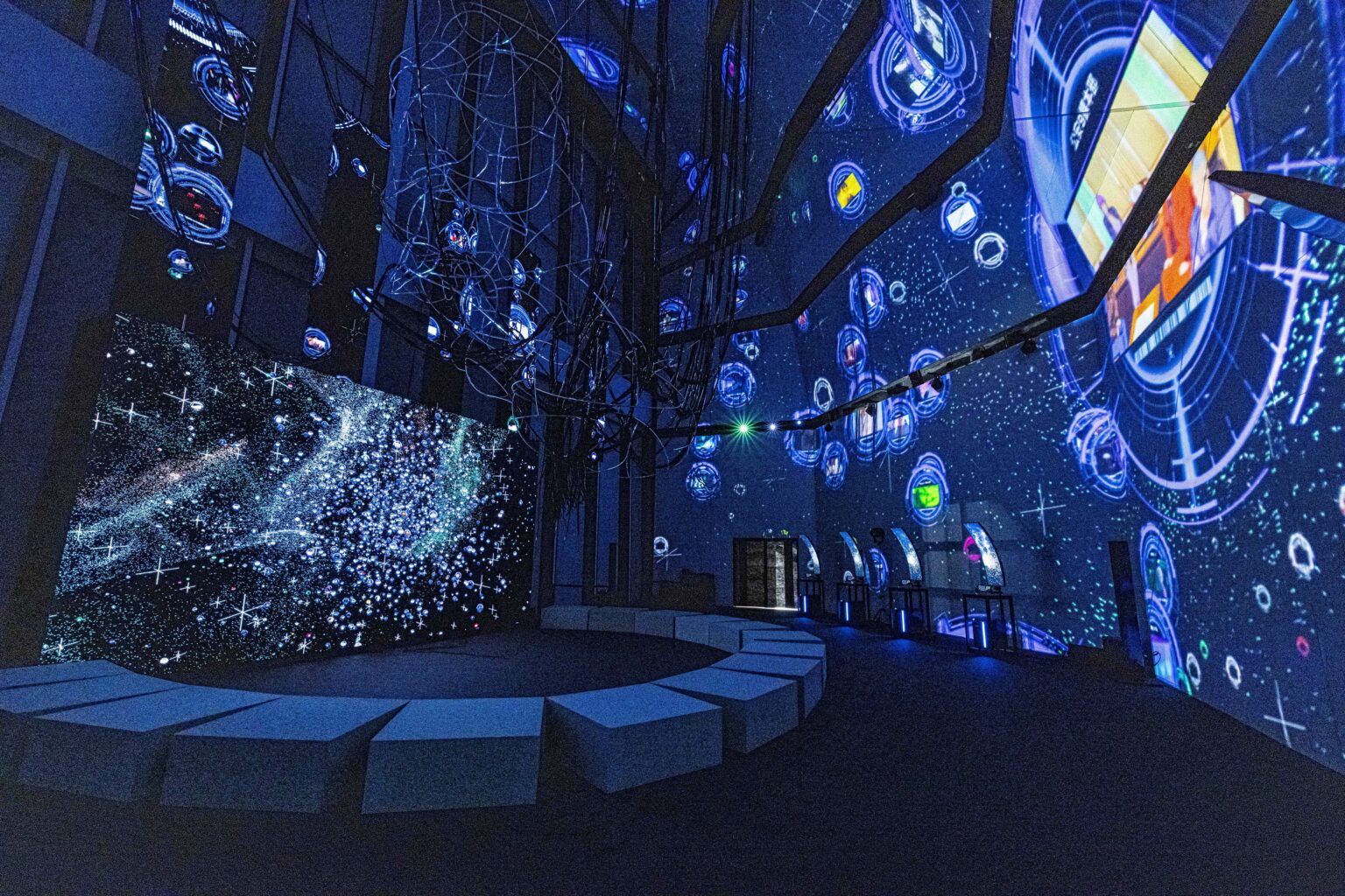 虎ノ門ヒルズで「攻殻機動隊展」開幕 制作資料1,600点超とAR体験を公開