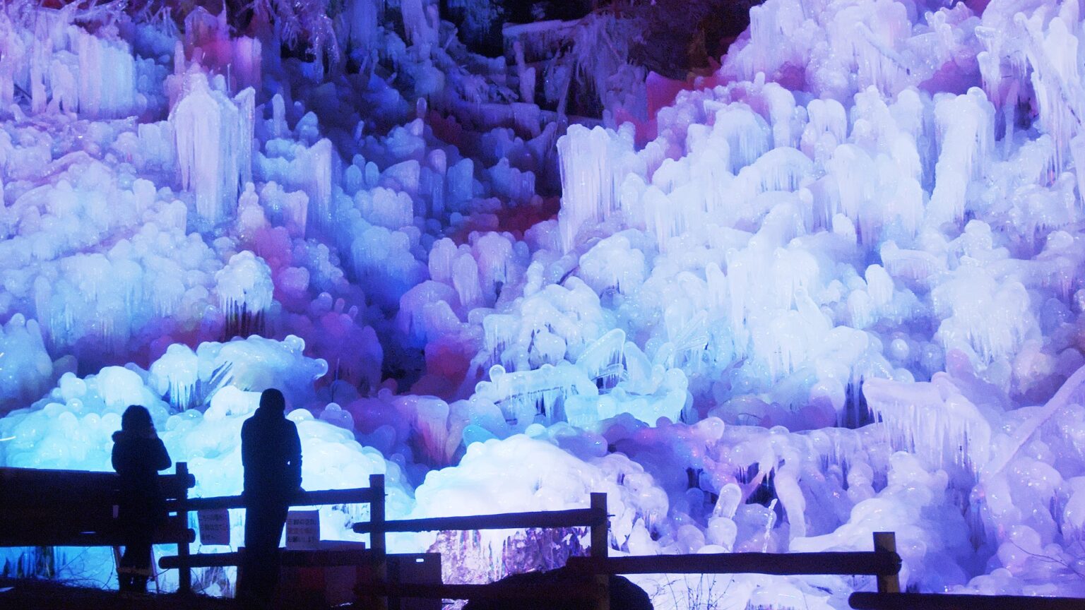 武甲温泉、氷柱チケット提示で入館割引 秩父・横瀬で1月8日から周遊促進企画
