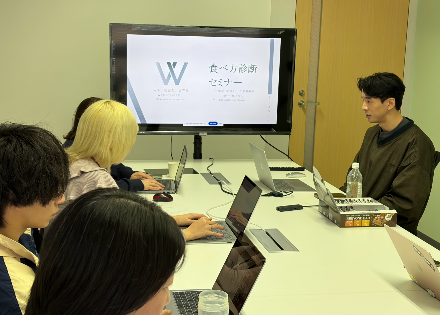 ワールドフィット、社員向け「食べ方診断」セミナーを12月17日開催 適正カロリーとPFCを数値で学ぶ