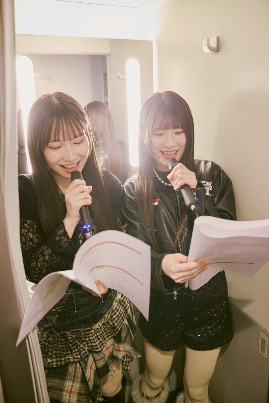 SKE48大村杏・河村優愛が貸し切り「のぞみ345号」で車内ショー 衣装展記念イベントを実施