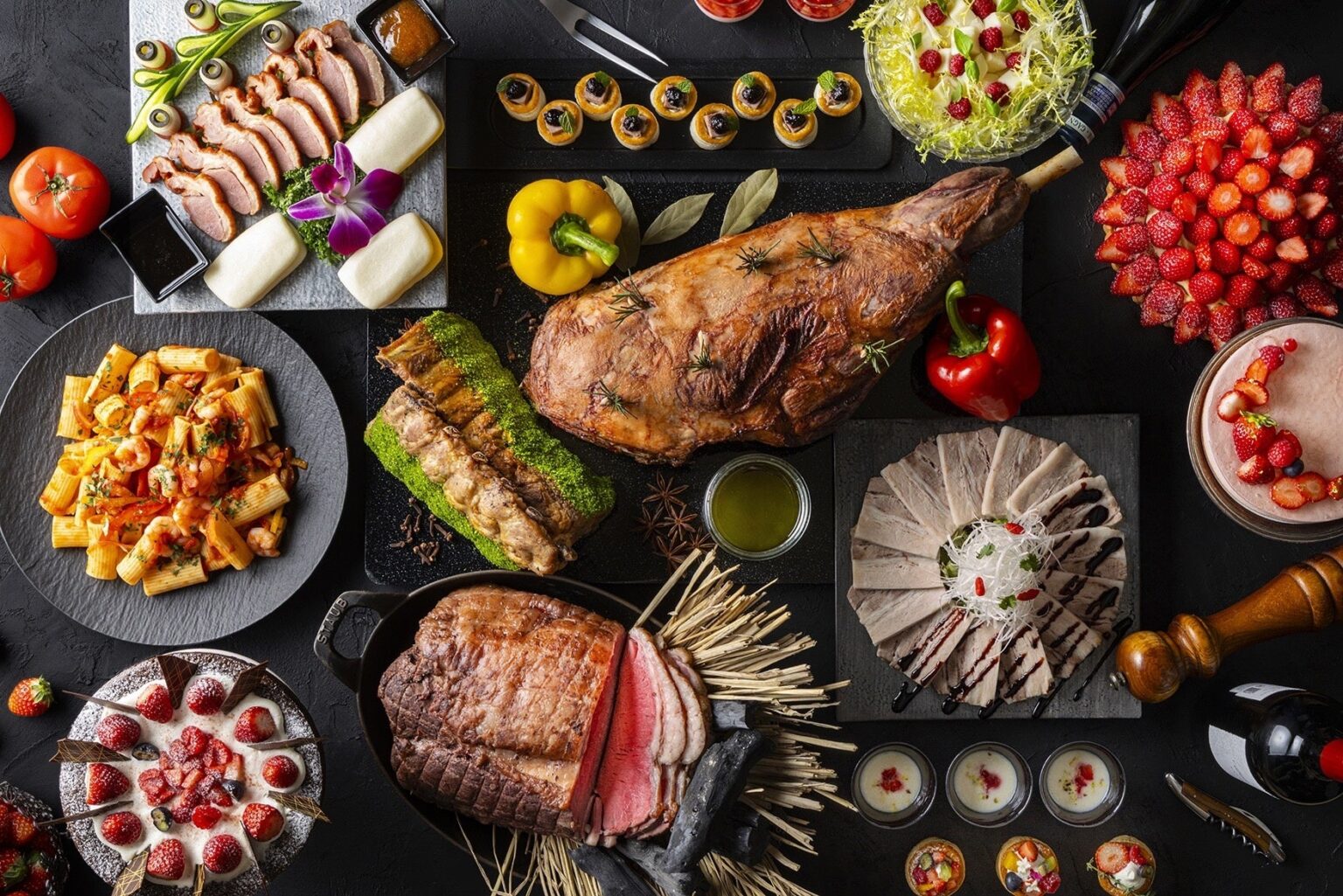 ヒルトン東京お台場で「ミート×ストロベリー ビュッフェ」 3月1日から肉料理といちごスイーツを期間限定提供