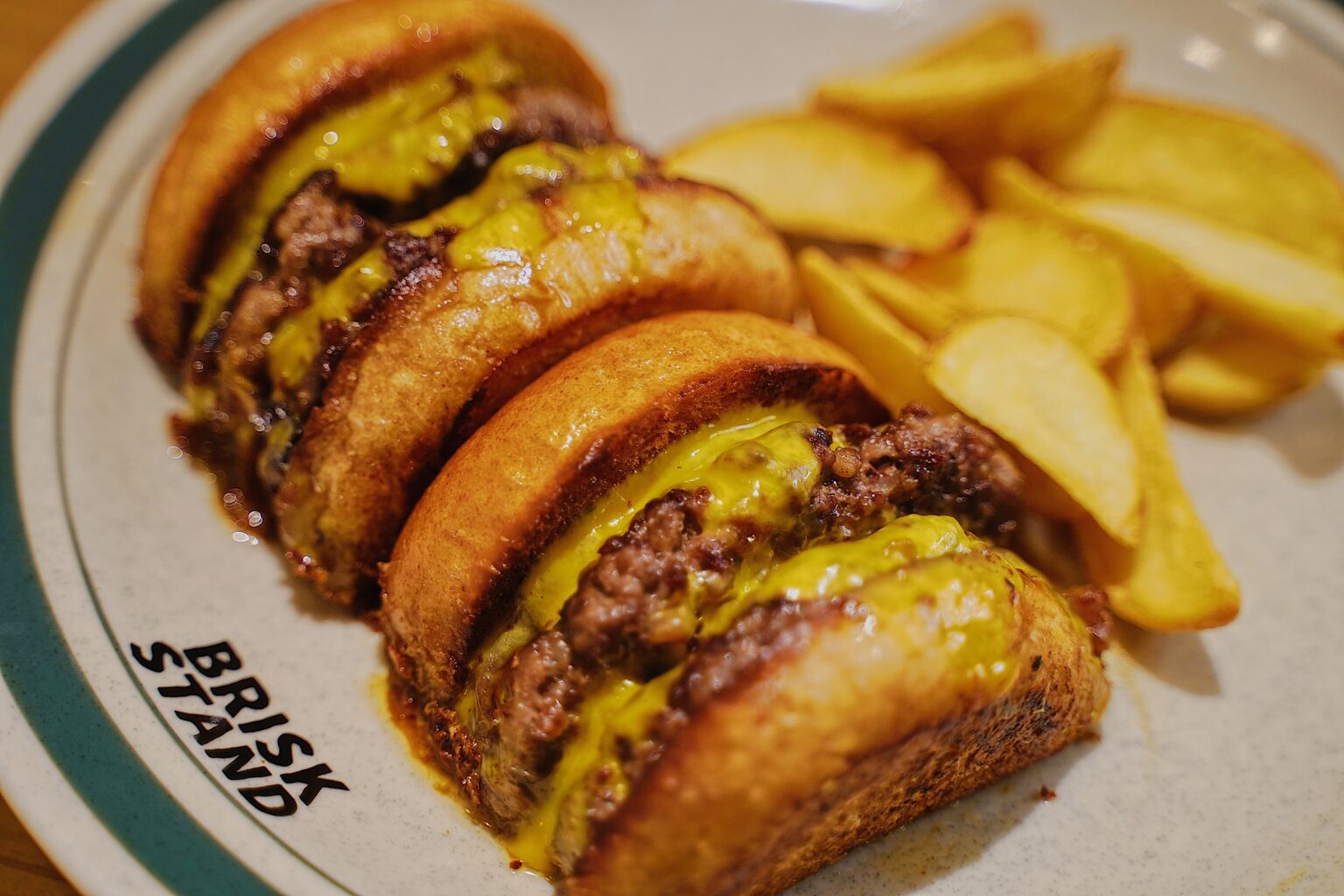 日本一バーガー「BRISK STAND」、大分・日田の豆田町に2月15日新店 レセプションは2日間で一般20%OFF