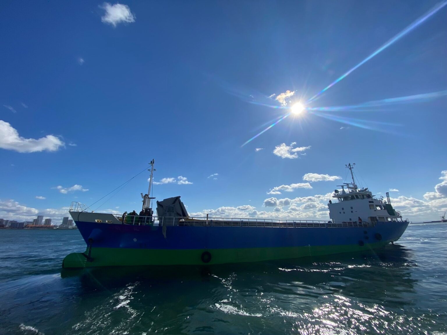 神戸港で船舶×ドローンの災害物資輸送訓練、着岸不能・陸路遮断を想定し検証