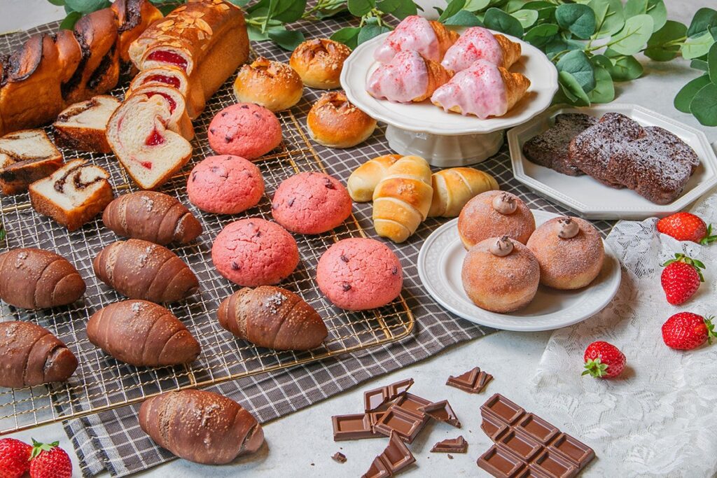 神戸メリケンパークのベーカリーカフェ、いちご×チョコなど季節限定パン7種を食べ放題ランチに追加