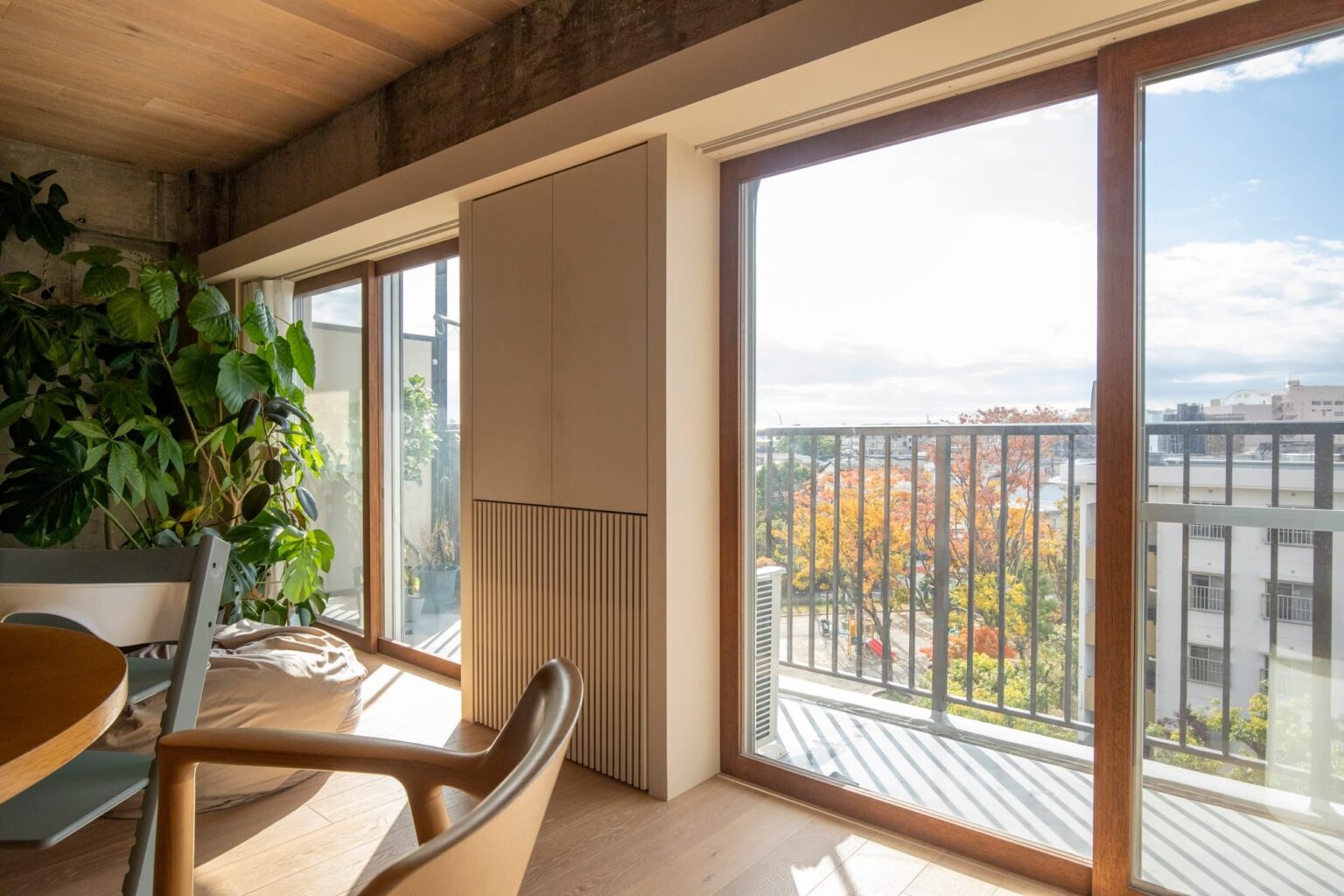 TOOLBOX、国産ヒノキの「木製インナーサッシ」発売 既存アルミ窓の室内側に追加