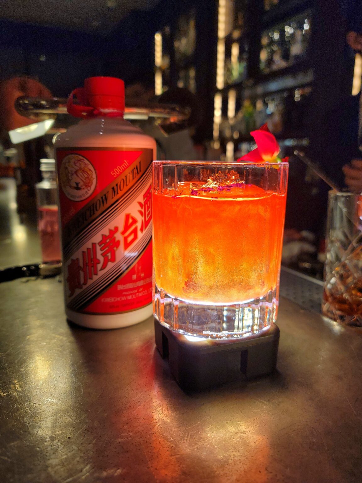 YAUMAYで茅台酒コラボディナー実施 11席限定で薔薇カクテル3種を提供