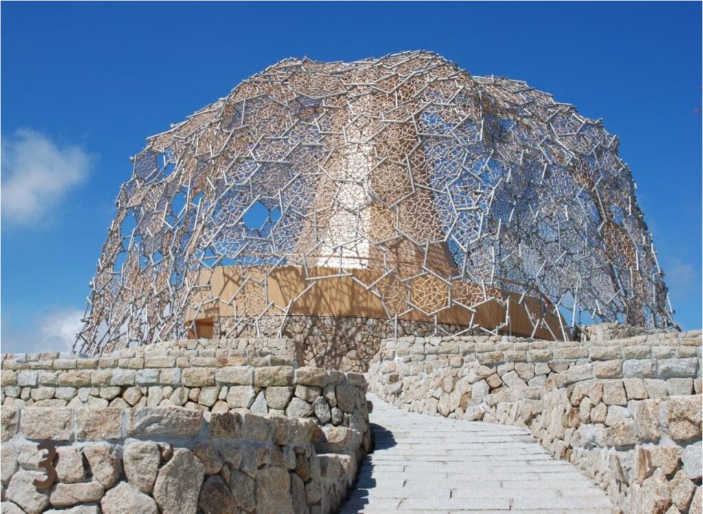 六甲山の現代アート祭「神戸六甲ミーツ・アート2026 beyond」開催へ 六甲枝垂れが会場復活、公募は15点前後採択