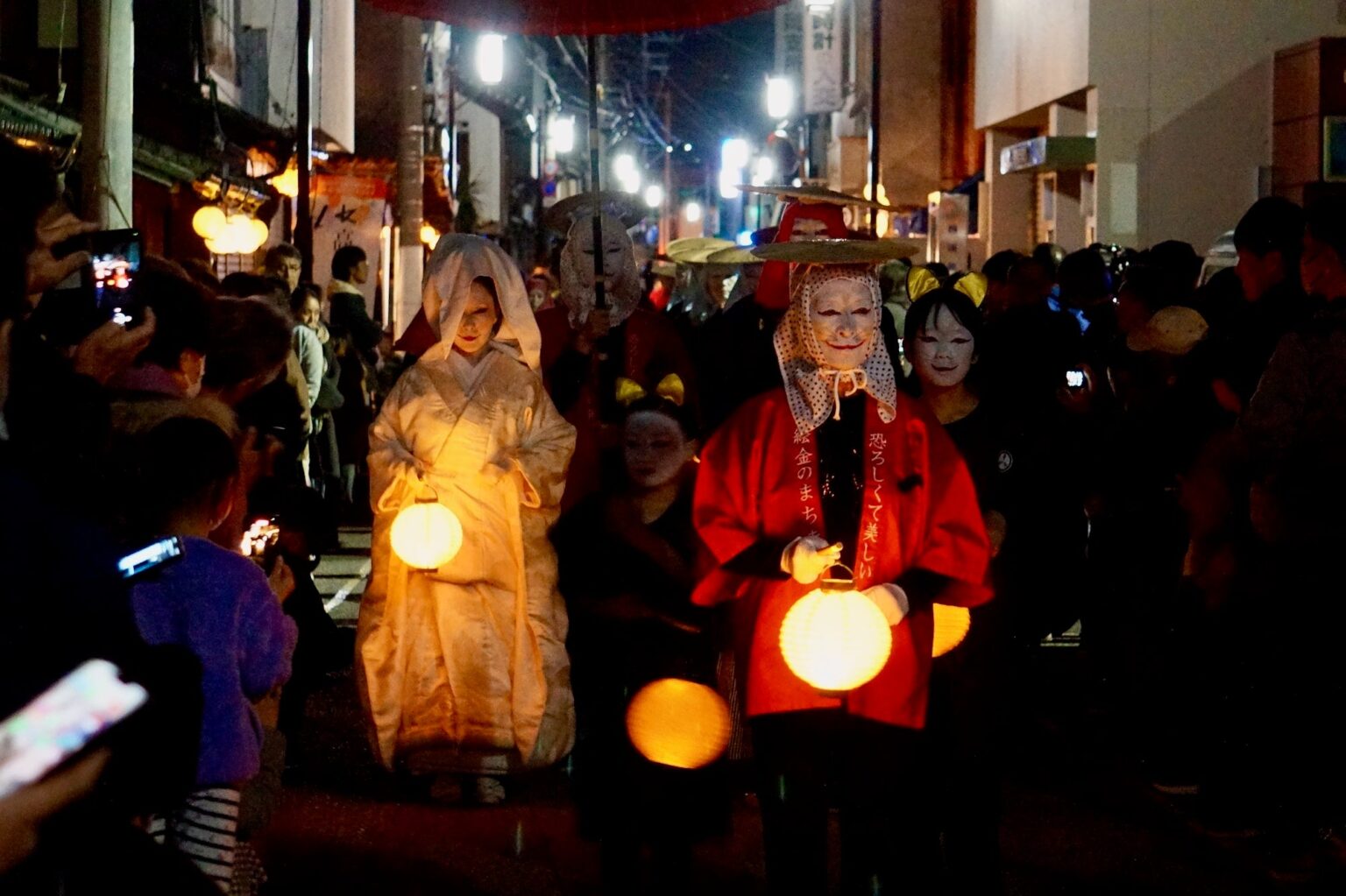 香南市赤岡町で「狐の夜市」開催、狐の嫁入り行列が2回登場