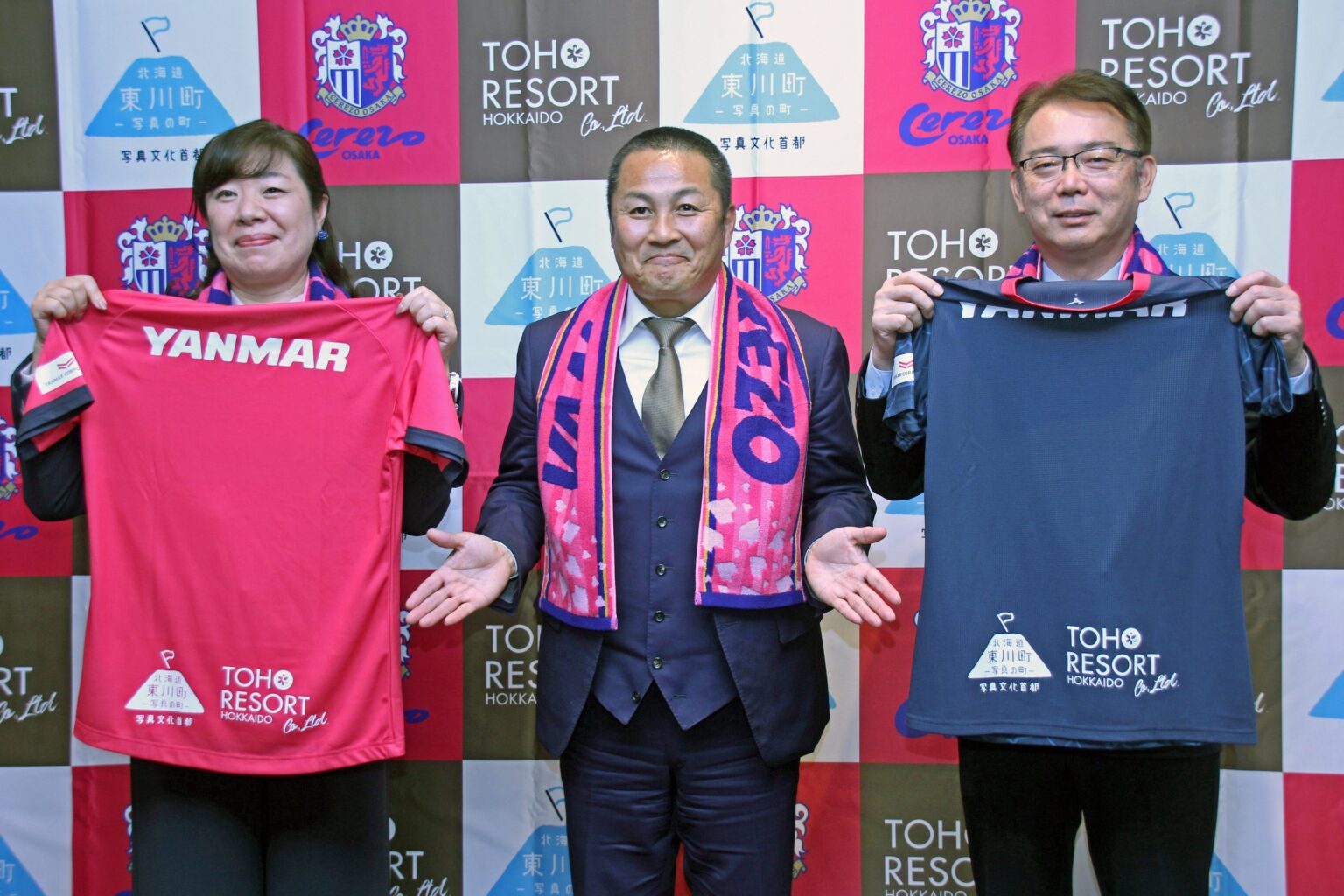 セレッソ大阪のトレーニングウェアに「東川町ロゴ」 トーホウリゾートと提携合意