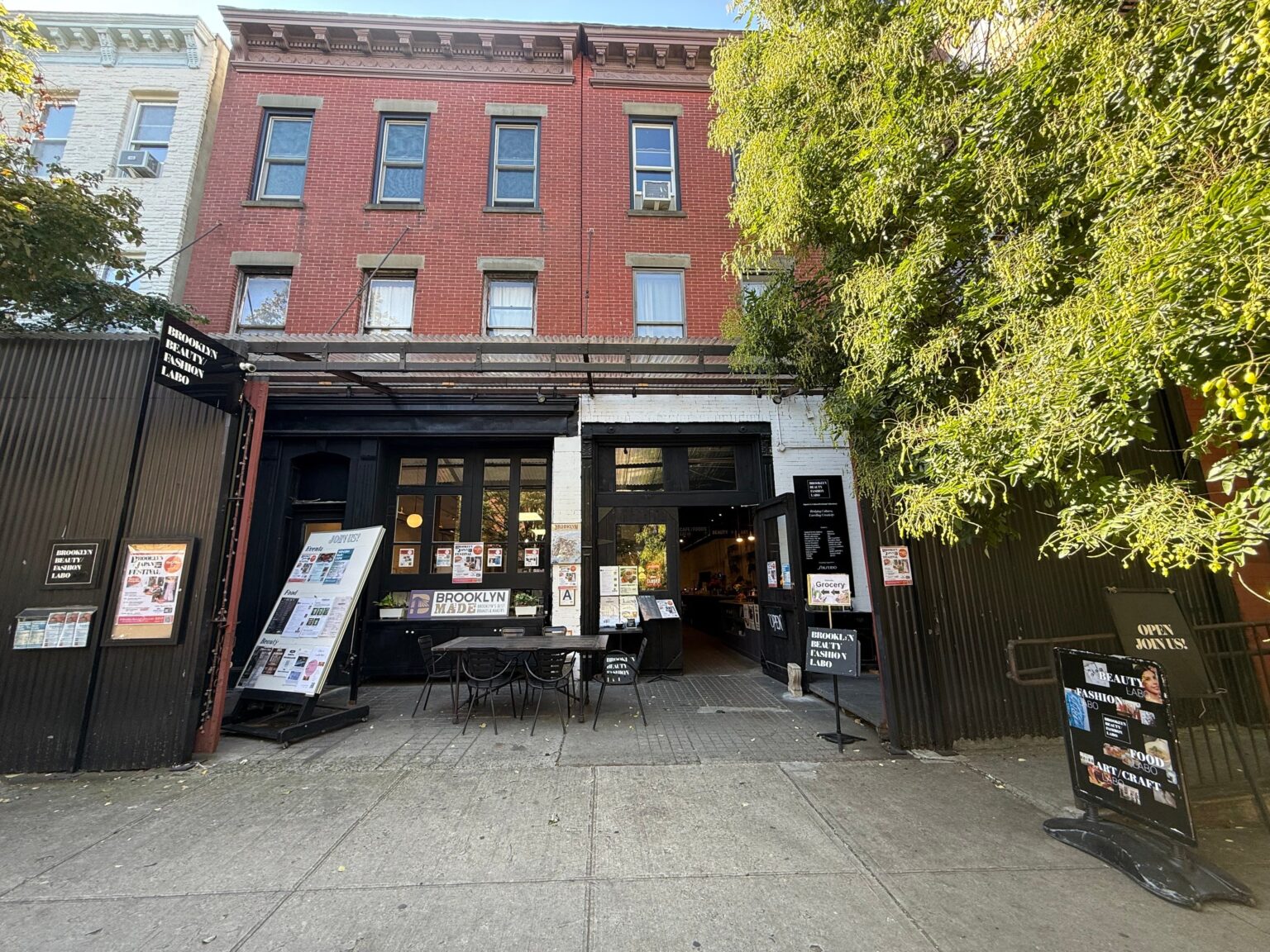 手元供養「祈り百貨店」、NYブルックリンで展示販売開始 ミニ骨壷など4商品