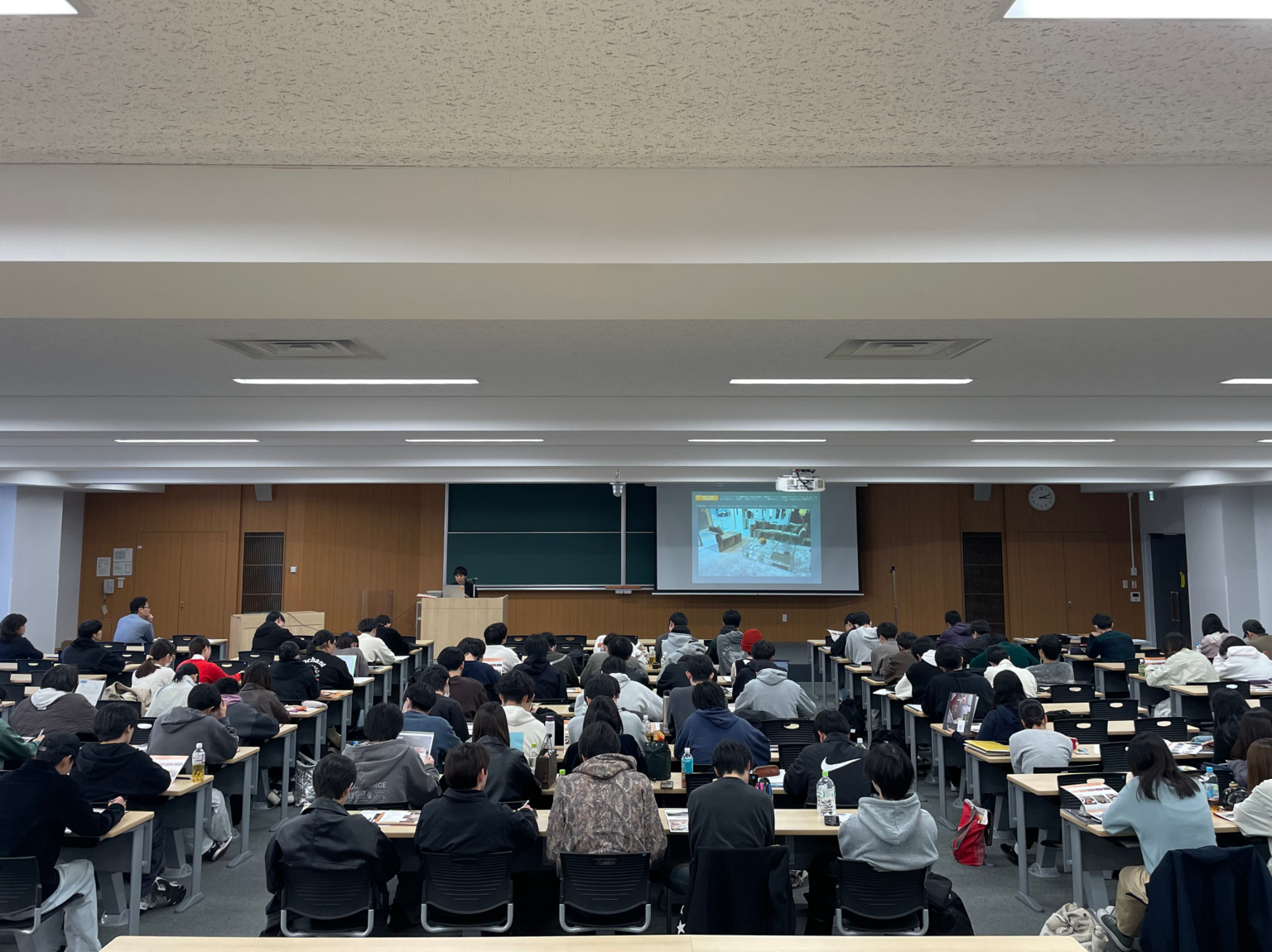 イビケン、名城大学で「ミラノサローネ素材トレンド」講演 建築学科3年生91人が受講