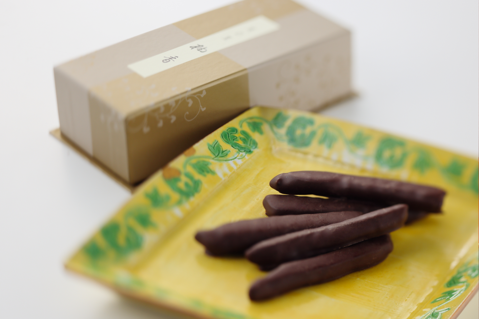 紫野和久傳、冬季限定チョコ菓子2種を1月16日から販売 柚子ピール包みとカカオニブ入り「果椒」