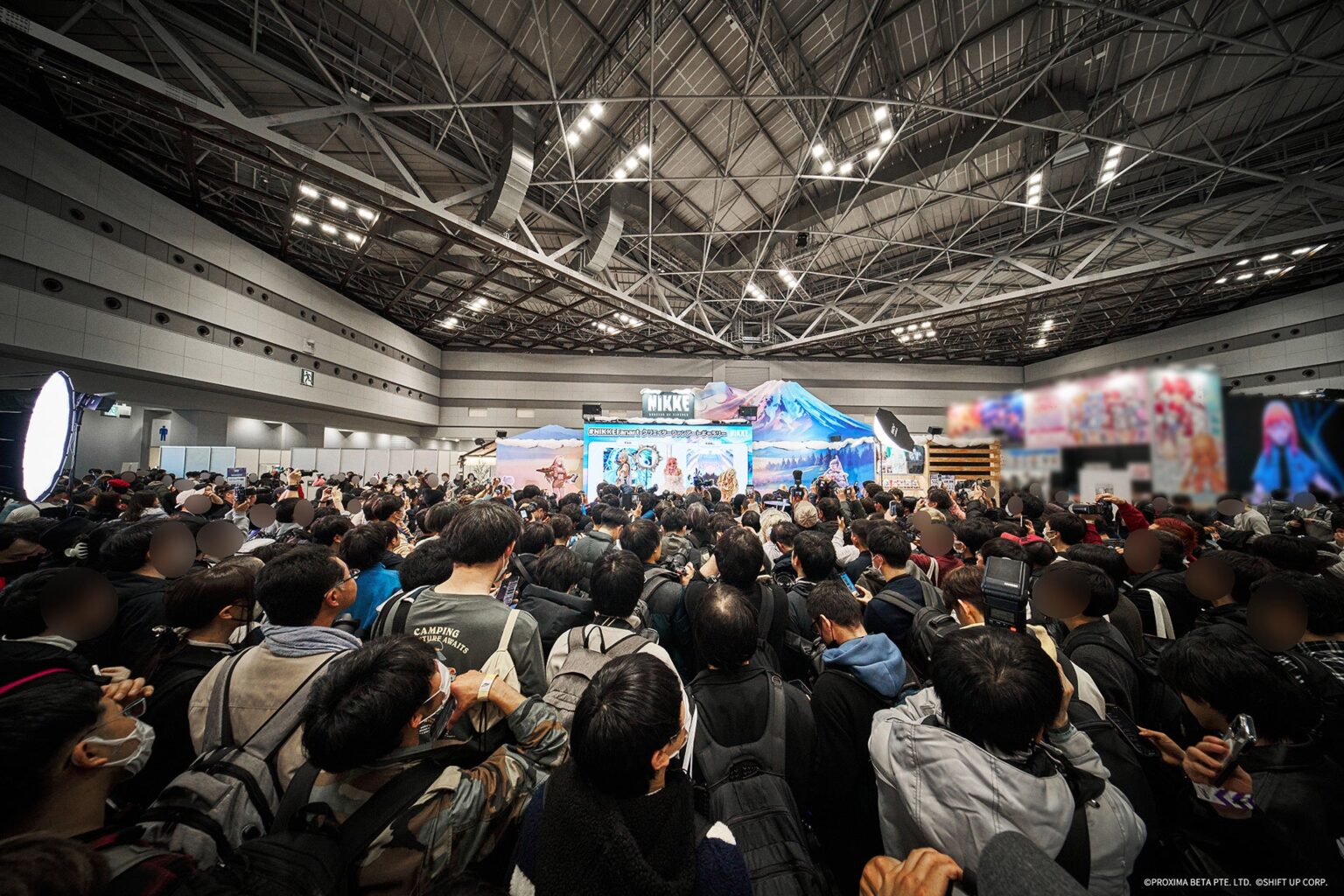 『勝利の女神:NIKKE』がコミックマーケット107出展 限定物販やディレクター来日ステージ、痛バッグ展示も