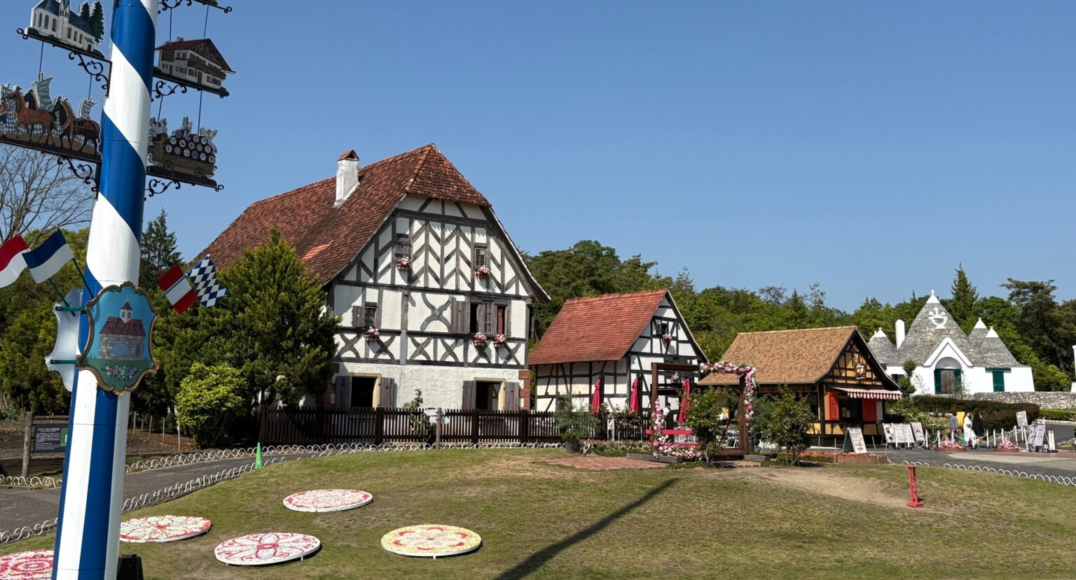 リトルワールド、犬同伴エリア拡大 ドッグポール14か所新設とカート貸出、同伴料は500円に