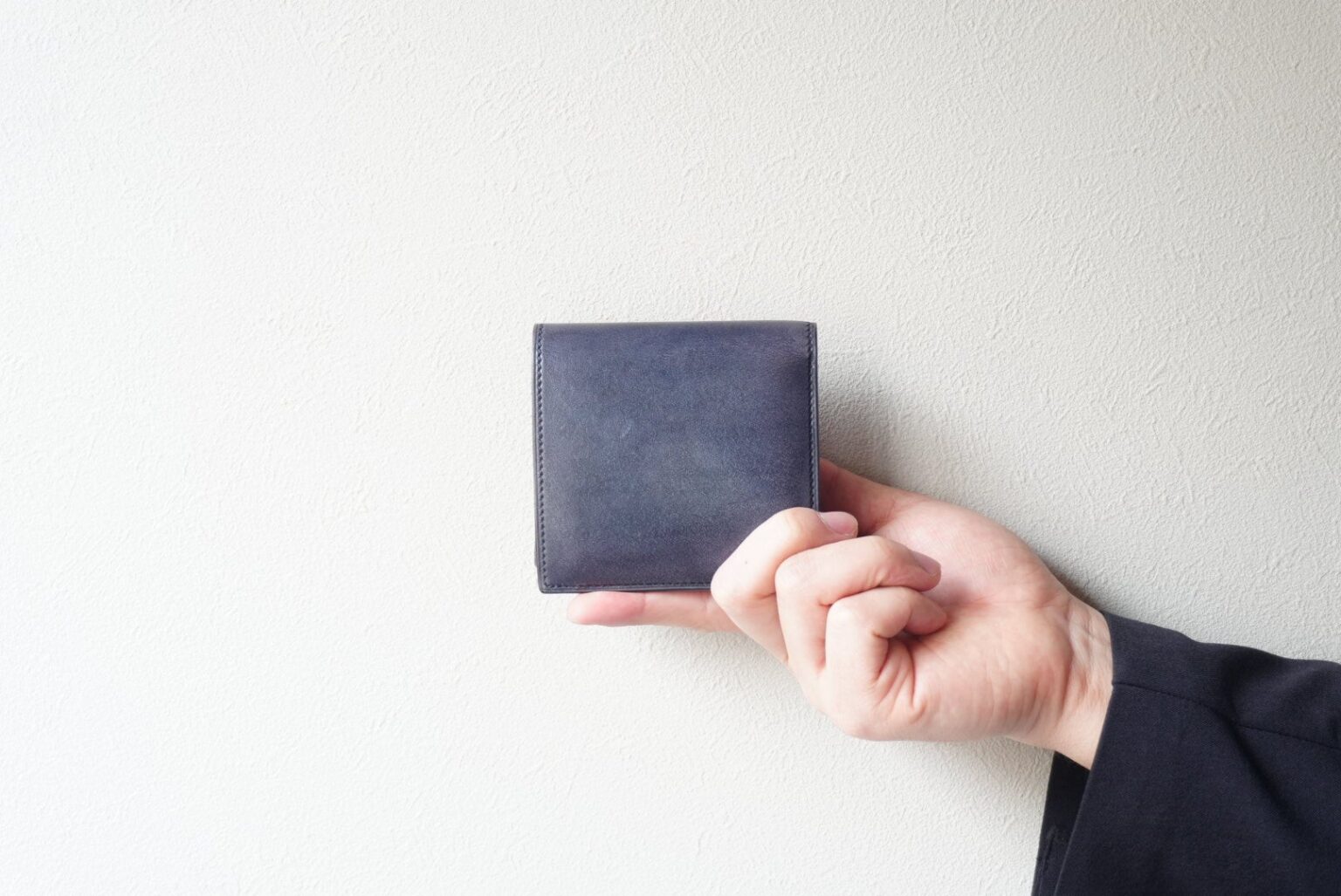 姫路レザーの二つ折り財布「Classic Wallet」、COCOROMeが30個限定で予約開始