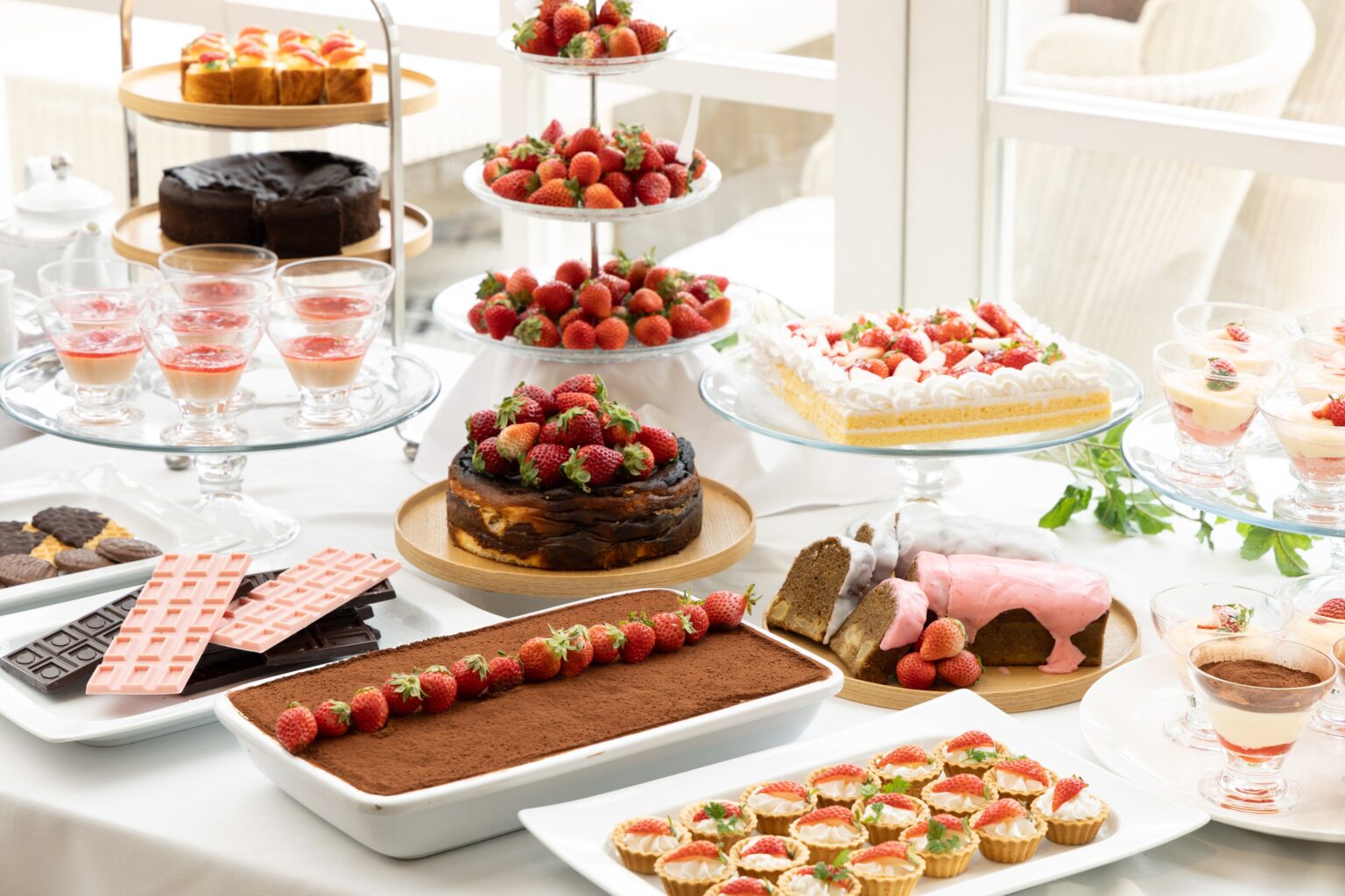 広島・福屋屋上で苺×チョコのデザートビュッフェ、2月6日から各回100分