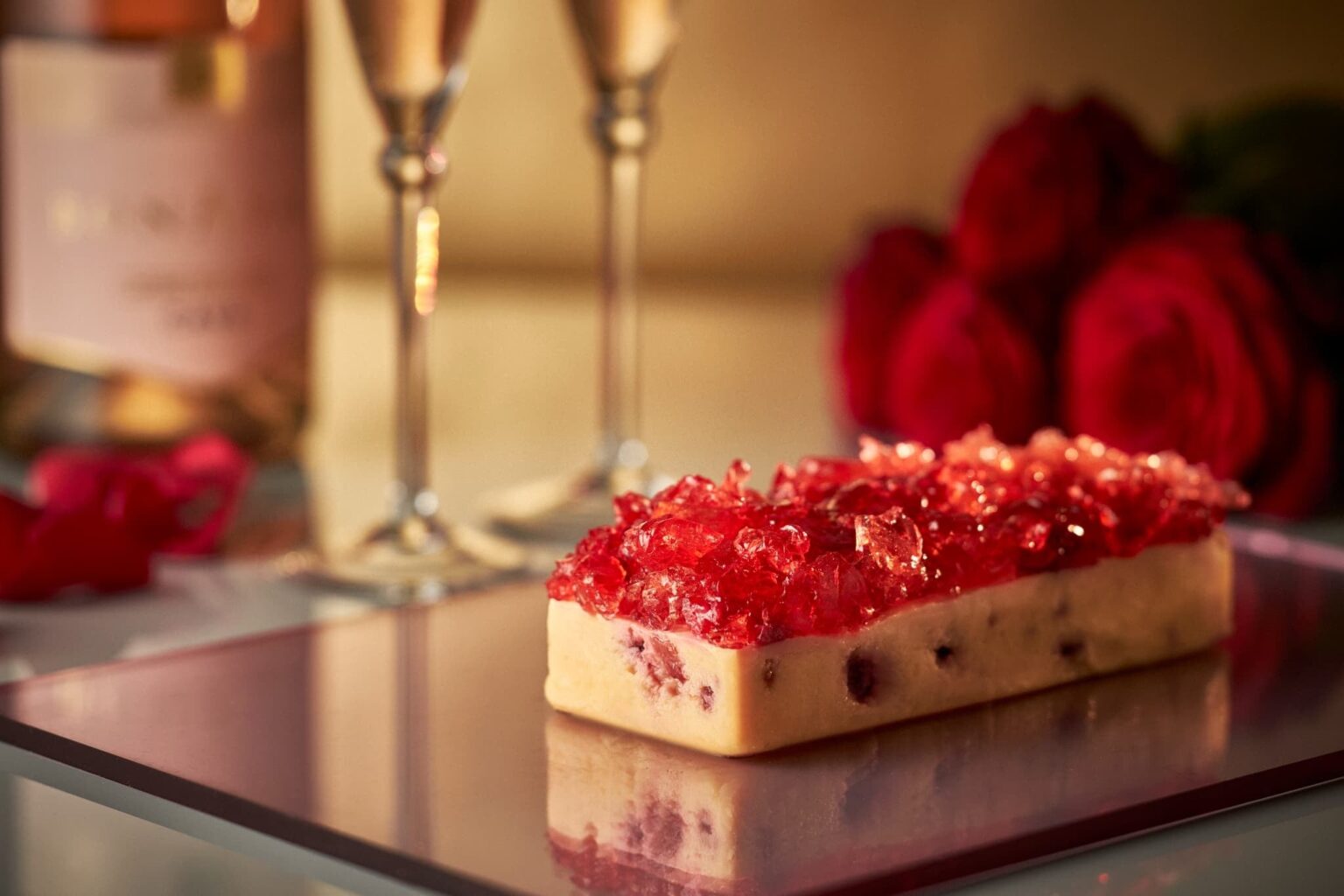 F CHOCOLAT新宿弁天町店、バレンタイン限定「ロゼ・シャンパーニュ」ショコラテリーヌを2月2日から販売