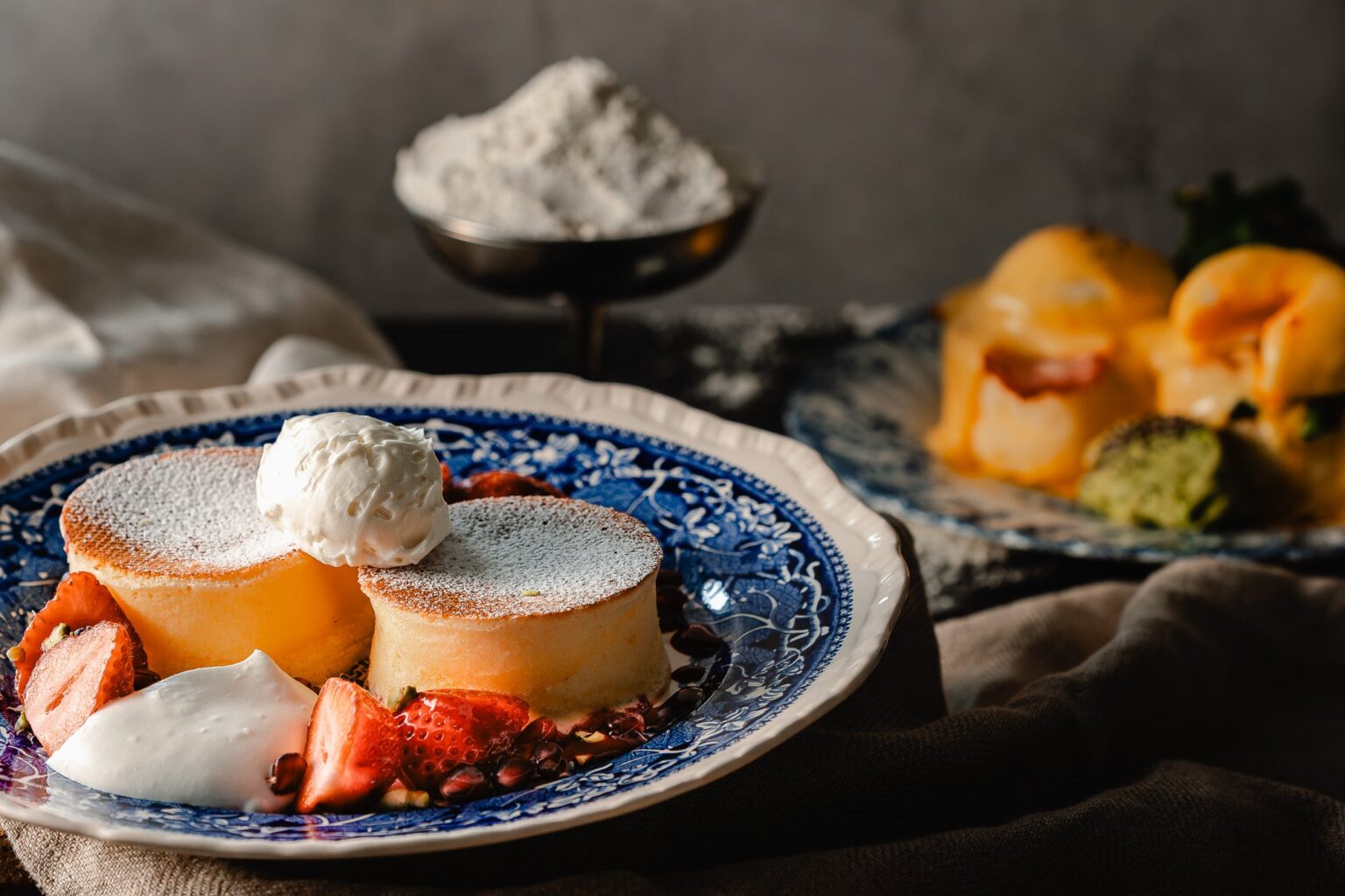 高輪ゲートウェイ駅「MAISON CLASSIC SALON」、注文後に“せいろ蒸し”で仕上げるパンケーキに刷新