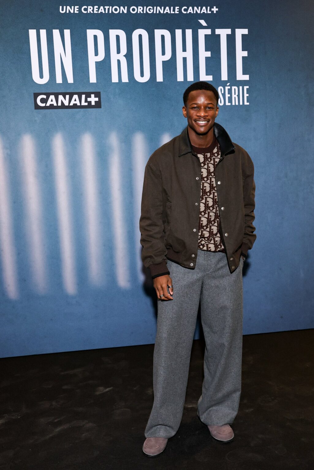 ママドゥ・シディベ、パリ映画「UN PROPHÈTE」プレミアでディオール着用