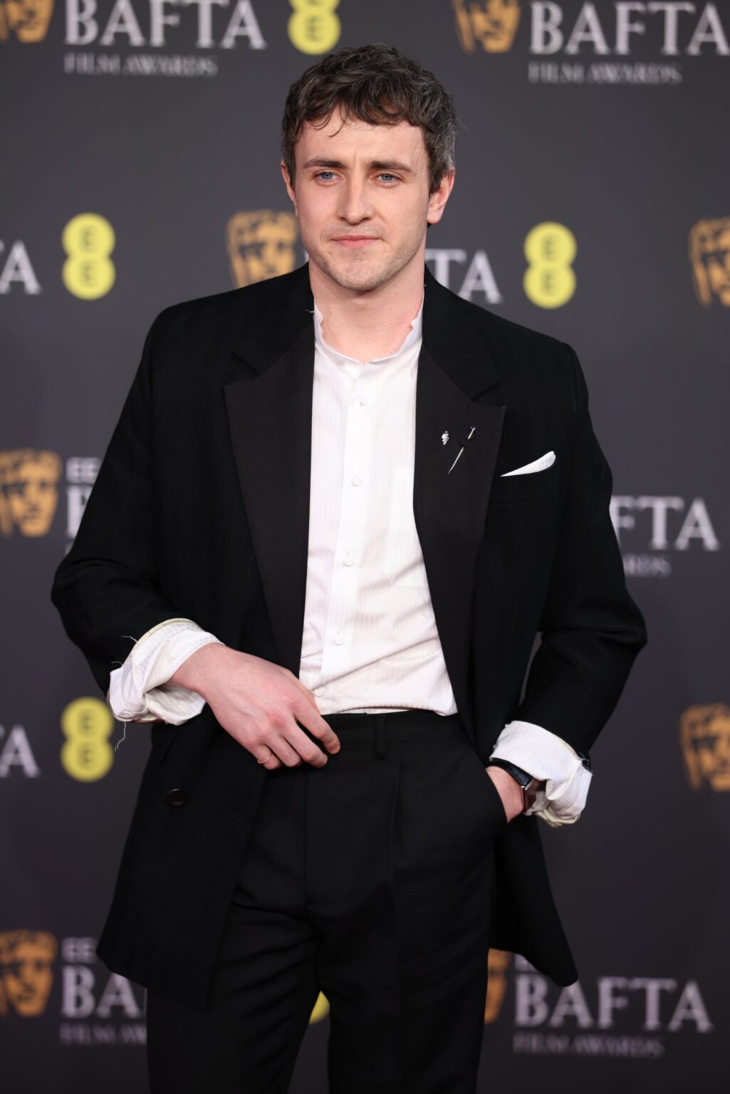 BAFTA授賞式にポール・メスカルとモニカ・ベルッチ登場、カルティエの時計・ハイジュエリーを着用