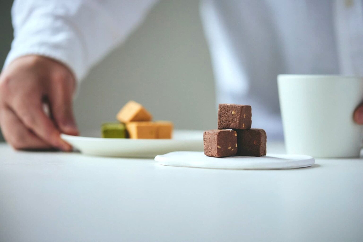 梅花堂紙業、女性向け食品ブランド「Dear me」始動 非加熱の「たんぱくキューブ」発売