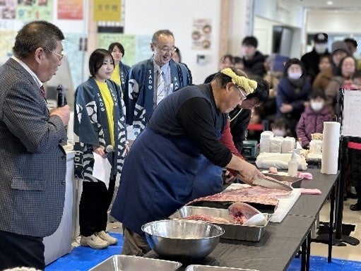 道の駅あがので30kg本マグロ解体ショー追加開催、佐渡フェア特別企画