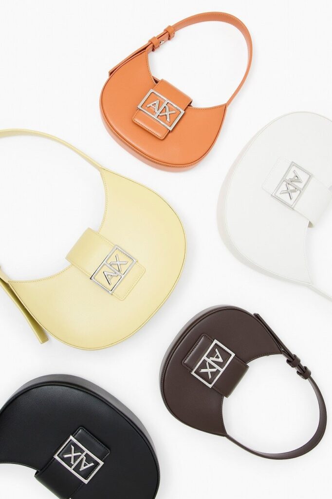 A|Xが2026年春夏の新作バッグ第1弾、半月形HOBOを2サイズ展開