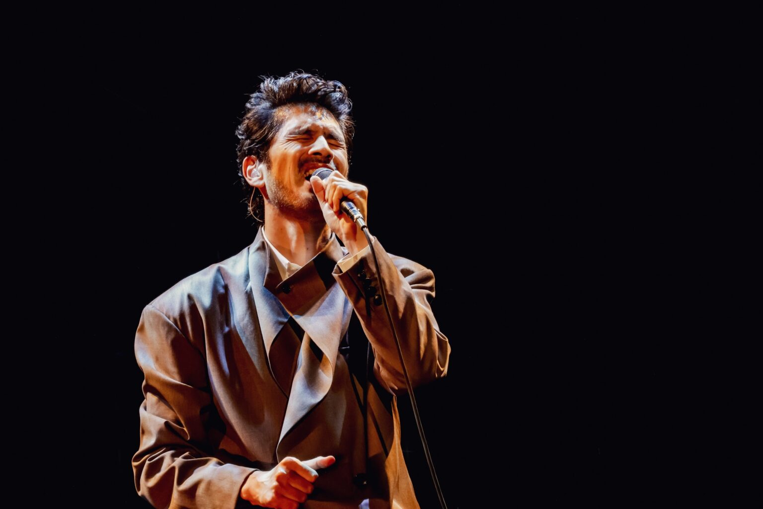 WOWOW、平井堅デビュー30周年「Ken’s Bar」東京公演を放送へ 過去ライブ含む4カ月連続特集