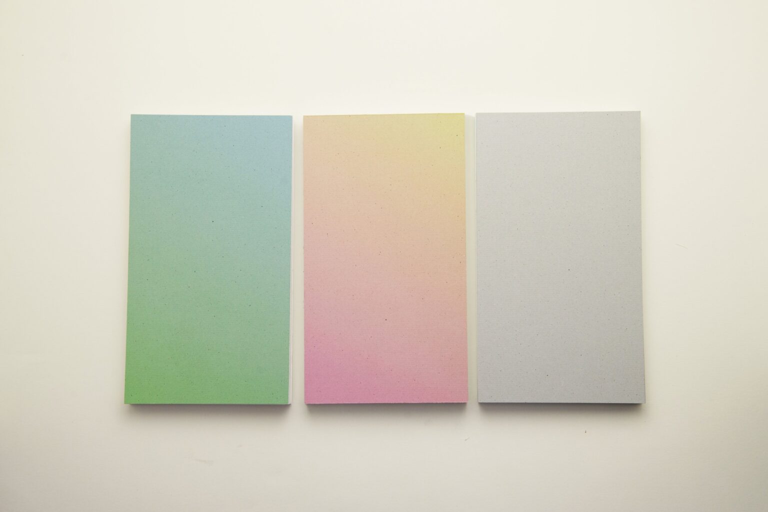 万年筆で裏抜けしにくいノート「Mannet」大阪書籍印刷が発売、128ページで3080円