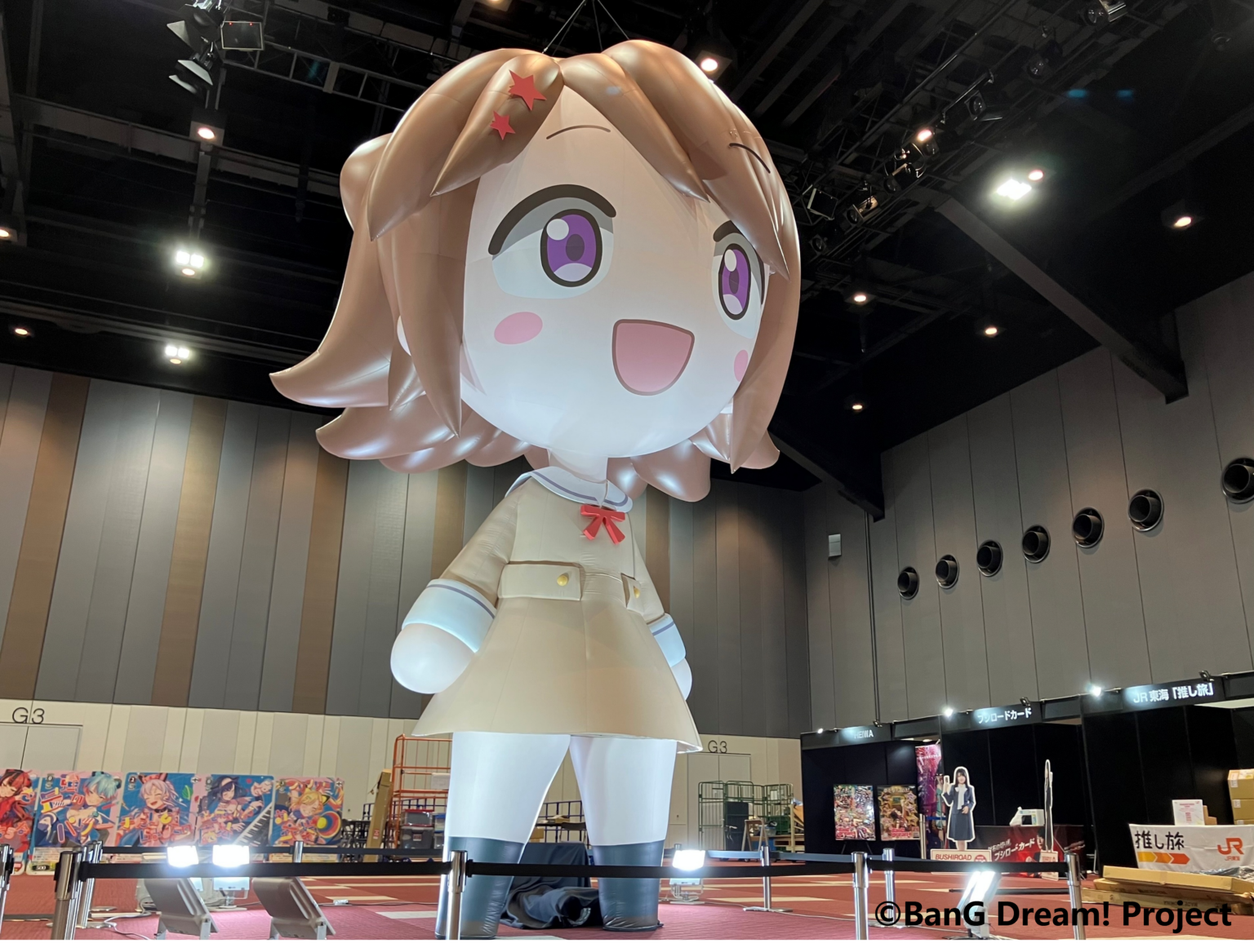 パシフィコ横浜に高さ約5mの「巨大香澄バルーン」 バンドリ!11周年でポータル刷新とX抽選企画も