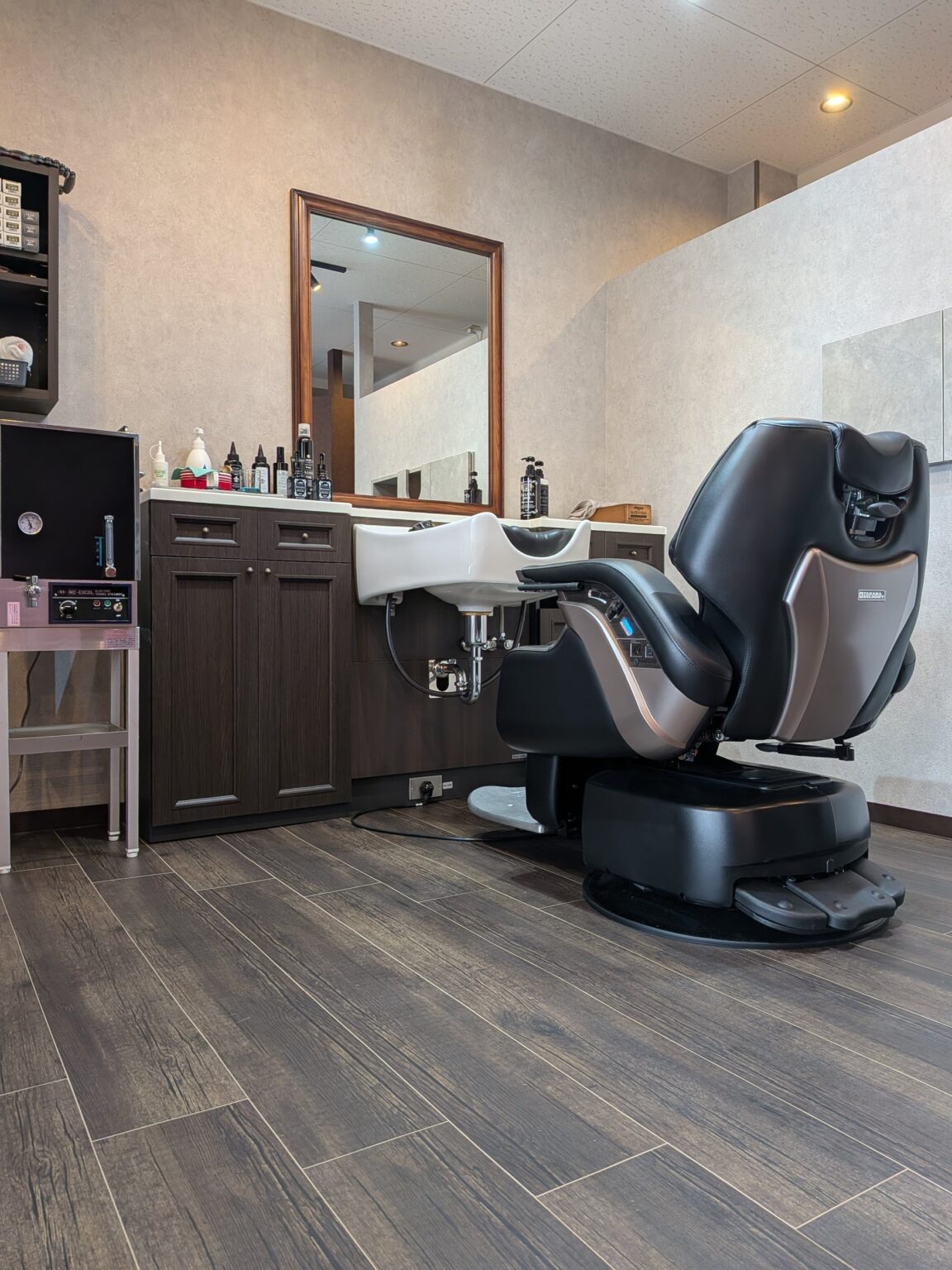 静岡市に1席だけの男性専用理容室「Quiet Barber Room1058」開業、会話控えめで予約優先