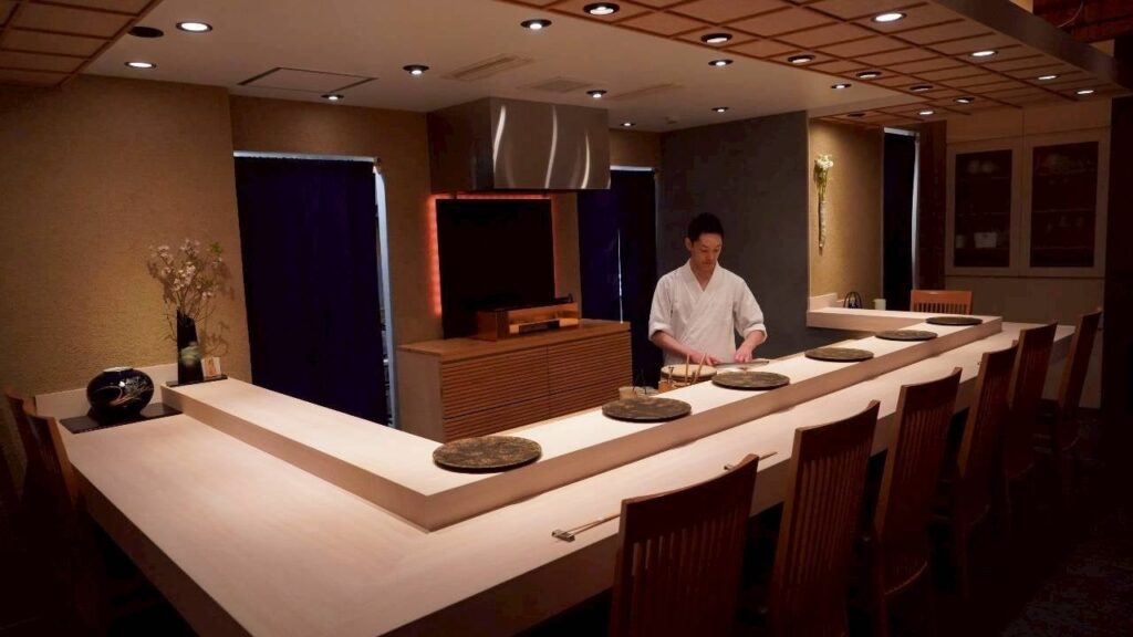 麻布十番の鮨カウンター「鮨楽座 八の樹」、2026年5月10日に「麻布十番 鮨やのき」へ改名リニューアル