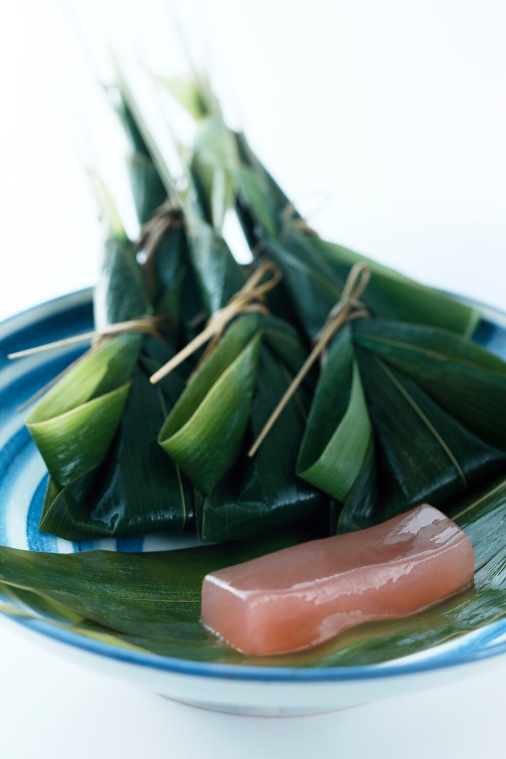 紫野和久傳、春限定の桜菓子「春しずく」「夜さくら」を3月1日から販売