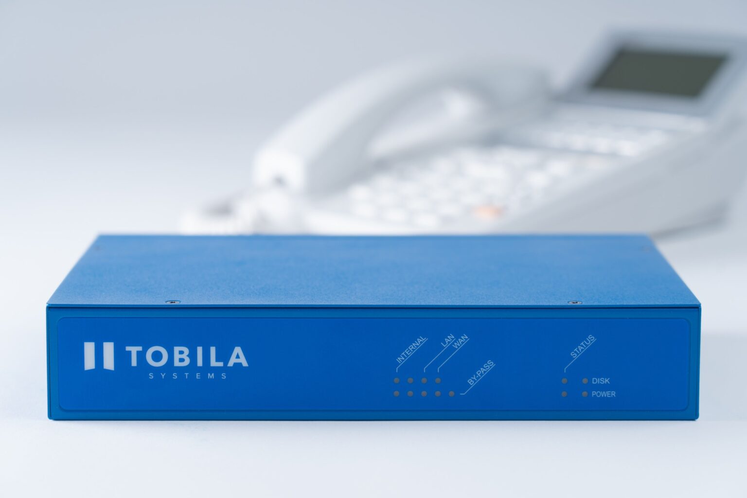 京セラDSJ、トビラシステムズ「トビラフォン Biz」取り扱い開始 カスハラ電話対策を全国販売網で拡大